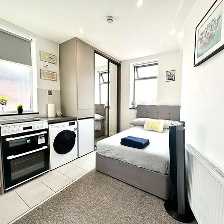 Unique Modern, Private Apartment,15 Mins To Central London Hendon Esterno foto
